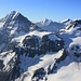 Aussicht vom Gspaltenhorn (3436,1m) nach Süden. Rechts ist das Tschingelhorn (3562m), in der Mitte der Wetterlückengletscher mit der Wetterlücke (3174m) und links das Lauterbrunner Breithorn (3780m). Das Lauterbrunner Breithorn (ZS; Fels bis III) steht auf meiner Gipfelwunschliste ganz weit oben, wer kommt mit?

Über der Wetterlücke grüssen Nesthorn (3821m), Lötschentaler Breithorn (3785m) und Lonzahörner (3560m).