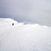 Gipfelanstieg in schneereichem Winter