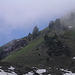 Bergstation des Zahnrad-Bähnchens. Hinten nimmt der Nebel überhand