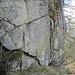 Poco oltre questa caratteristica roccia, si svolta decisi in verticale per raggiungere di nuovo la cresta WSW dello Stegnone