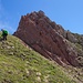 Abstieg vom Corne Aubert mit seinem roten Gipfelfelsen