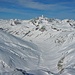 Blick vom Piz Turba in die Jufer Alp, darüber der Piz Platta