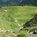 Blick vom Tschoggen über die Aufstiegsrinne hinunter zur Alp Vordersäss 
