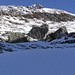 Klettergarten im Schnee mit Gandstock im Hintergrund