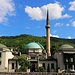 Die Careva džamija in Sarajevo, zu Deutsch Kaisermoschee. Sie ist die zweitwichtigste der Hauptstadt Bosnien und Herzegowinas. Der heutige Bau wurde 1565 fertig gestellt wobei einige Nebenbauten später im Jahr 1800 entstanden.