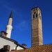 Der 30m hohe Sahat kula steht im Zentrum der Altstadt Sarajevos. Vermutlich entstand der Uhrturm zu Beginn des 17.Jahrhunderts. Früher gab es einen Astronomen de sich um die Zeit kümmern musste und der neben dem Uhrturm wohnte. Die genaue Zeit berechnete er nach dem Sonnenstand.