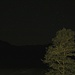 Die Nacht in Tjentište war sternenklar und ich wusste dass ich für meine Tour auf den höchsten Berg Bosniens schönstes Wetter haben würde. Das Foto zeigt den Blick vom Hotel Mladost nach Süden.<br /><br />Das Viereck oberhalb des Baumes ist das Sternbild Rabe (Corvus), rechts davon sind Sterne vom Becher (Crater). Das kleine Dreieck und die hellen Sternen beiden Sterne knapp über dem Horizont sind Teile des Centaurus..Weitere Teile von Strenbilder sind links die Waage (Libra), obern die Jungfrau (Virgo) und in der Mitte die Wasserschlange (Hydra).<br /><br />Für Info über Sterne des Centauraus siehe auch hier: [http://www.hikr.org/gallery/photo772872.html?post_id=49683#1]