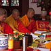 Mönche im Linggu-Tempel.
