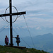 Gipfelkreuz - Gipfelfoto<br /><br />Ruedi hält das Kreuz fest :-))