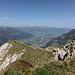 knapp 1800 m tiefer liegt das Rheintal, im Hintergrund der Alpstein