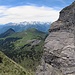 Wilde Gegend: der eindrucksvolle Blick vom Sattel zwischen Girenspitz und Gauschla hinab zu den grünen Wiesen des Gonzen.