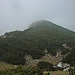 Der Gipfel der Benediktenwand hüllt sich zeitweise in Nebel.