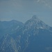 Zoom zu den Geierköpfen und zum Säuling, dem markanten Eckpfeiler der Ammergauer Alpen