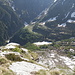 La cresta NNE del Pizzo Bidensc e, alle spalle, l'Alpe di Giümela