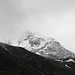Ein erster und letzter Blick auf die Madlenerspitze (2977 m), bevor der Nebel alles verhüllt 
