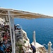 ... gelangt man zu einer schönen Terrasse mit wunderbaren Blick auf das Meer