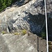 Wegdetail - Links in der Bildmitte gut sichtbar ein Tacche (eingemeisselter Tritt) zur besseren Passierbarkeit dieser Wegpassage.
