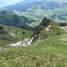 Ganz am rechten Bildrand sind die Hütten der Alp Schofwis zu sehen.