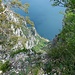 Blick runter auf den alten Ponaleweg, von dem unten in der Kurve, der von Riva kommende Aufstiegsweg zum Klettersteig abzweigt (Weg 405)