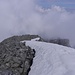 die letzten Meter zum Gipfel, die Seile noch unter dem Schnee