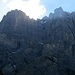 ... und mit Sicht zur Schweizerfahne des Klettersteiges - mittig unter dem rechten Turm