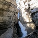Einblick in den tosenden Wasserfall