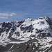 Die Schnapfenspitze steht zwar buchstäblich im Schatten des Fluchthorns, ist aber für sich betrachtet ebenfalls ein gewaltiger Berg, dessen steile Südflanke eine rassige Skiabfahrt für Könner bietet