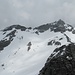 Il Grauhorn sulla destra e, al centro, il punto di uscita in cresta, nell'unica zona nevosa (visibili anche le nostre tracce)