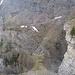 der obere Teil des Gemmiweges;
bei den beiden Restschneefeldern befindet sich die Abzweigung zum Klettersteig