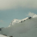 Links die Capanna Margherita 4554m und die Zumsteinspitze 4563m. Rechts die Dufourspitez 4634m und das Nordend 4609m.