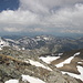 Gjeravica - Ausblick aus dem Gipfelbereich auf die Bergwelt am Dreiländereck Albanien/Kosovo/Crna Gora (Montenegro). Am Berg Tromedja treffen die drei Grenzverläufe zusammen.