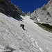 Ich "hole" den verunsicherten Bergsteiger über das Schneefeld, nachdem ich seinen Rucksack auf "sicheren" Boden gebracht habe!