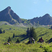 Der Schülberg, links. Genau studiert, ich weiss, wo und wie ich da raufkomme. Definitiv ein Projekt. Rechts der Chli Schülberg. Darunter die Druesberghütte.