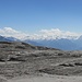 Ausblick über Platten zu den noch schneeigen Gipfel des Valser- und Lugnezertals