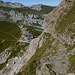 Blick aus der Fliswand im AUfstieg zum Altmannsattel