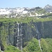 schöne Wasserfälle im Abstieg