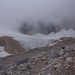 Über das Höllentalkar erreicht man den Höllentalferner. Man betritt den Gletscher auf etwa 2240m.