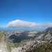 Auf dem Jöchliturm (2335m) hat man einen perfekten Rundumblick auf die drei höchsten im Alpstein. Dankenswerterweise ist das Monstrum auf dem Säntis durch die Wolken verdeckt.