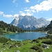 Und das ist sie: Die umwerfende Postkartenansicht. Ist das nicht einer der schönsten Seen der Alpen?