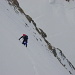 Peter im Aufstieg übers Schneefeld der SW-Rippe. Das Gelände ist hier knapp 50 Grad steil, die Bedingungen waren optimal, so ging es gut seilfrei.