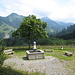 Brunnen und Rastplatz gegenüber der Kirche