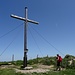 Gipfelkreuz auf Stuiben - hier nur mit [u Ursula], sonst mit viel Publikum ;-)