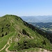 via Auf dem Sattel geht's alsbald zum nächsten Gipfelziel