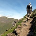 Zuerst geht's auf einem perfekt angelegten Serpentinenweg die steile N-Flanke von An Gearanach (982m) hoch (T2).