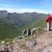 Aussicht von Am Bodach (1032m) nach Norden in Richtung Ben-Nevis-Massiv. Hier befinden sich einige der hoechsten Berge Schottlands.