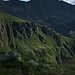 Dalla zona dell'Alpe Piana di Via, verso la bocchetta dell'Usciolo. NB: i puntini bianchi sul pendio di fronte sono tutte pecore!
