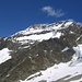Das Lagginhorn. Am linken unteren Bildrand die erste Kraxel-Passage, dann ganz links der Lagginhorn Gletscher, oberhalb davon der Grat mit der Block-Kletterei und schlussendlich der schneebedeckte Schlussaufstieg.