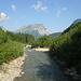 Die Bregenzerach dahinter die Kanisfluh