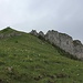 Abstieg vom Hirscheckkreuz zur Lohmoosalpe, in Bildmitte der Zackengrat zum Hirscheckgipfel