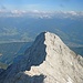 Blick über den Kaiserkopf und das Inntal in die Stubaier Alpen.